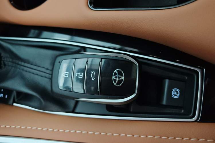 Used Toyota Avalon 2024 Dual-Motor 2.0L Luxury Edition