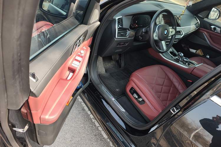 Used BMW X5 2022 Restyled xDrive 40Li M Sport Package Driver Seat