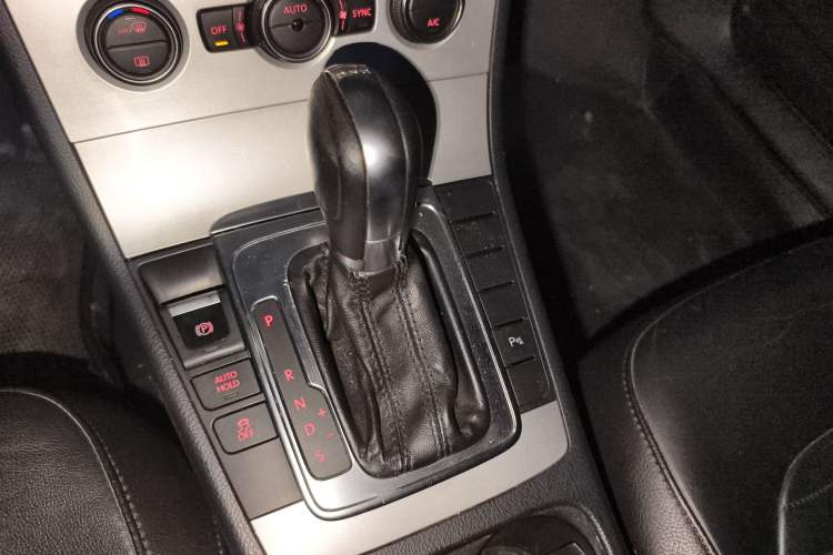 Used Volkswagen Magotan 2013 1.8TSI Luxury Model Gear Lever