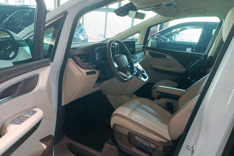 Used Bestune M9 2023 2.0T Prestige Edition