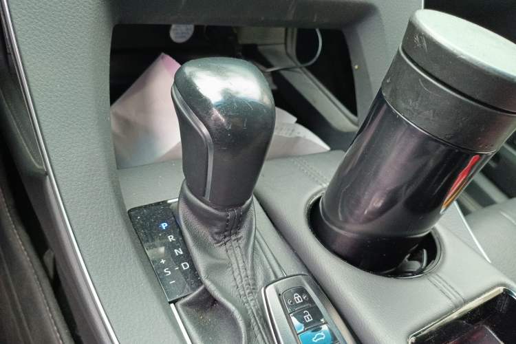 Used Toyota Avalon 2021 2.5L Luxury Edition Gear Lever