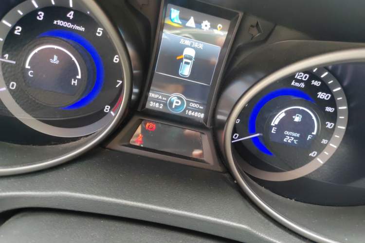 Used CHANGAN CS75 2015 1.8T Automatic 4x4 Prestige Model China V Emission Standard
