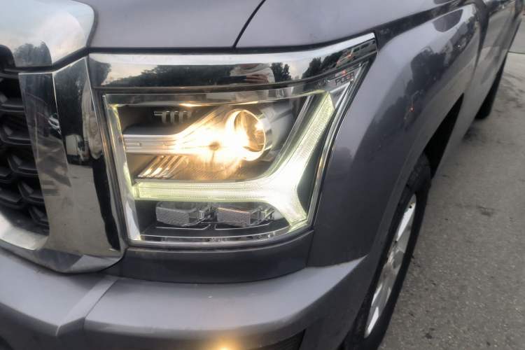 Used Great Wall King Kong Poer 2022 2.0T Manual Diesel Two-Wheel Drive Elite Version with Long Bed GW4D20M
