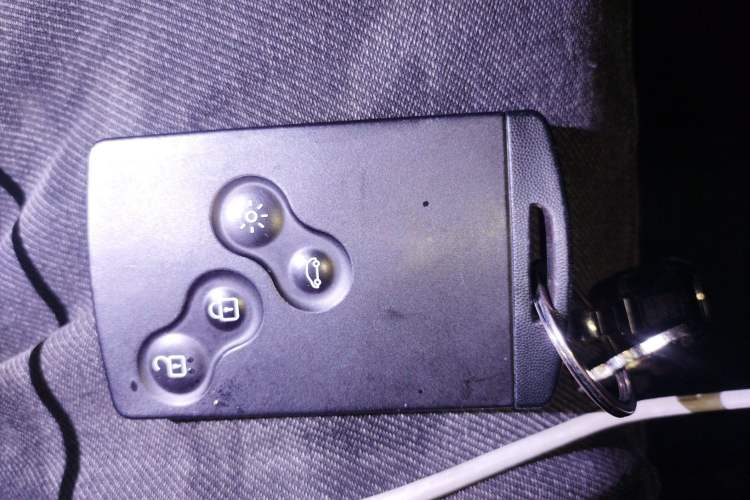 Used Renault Koleos 2014 Revised Version 2.5L Two-Wheel Drive Urban Edition Vehicle Key