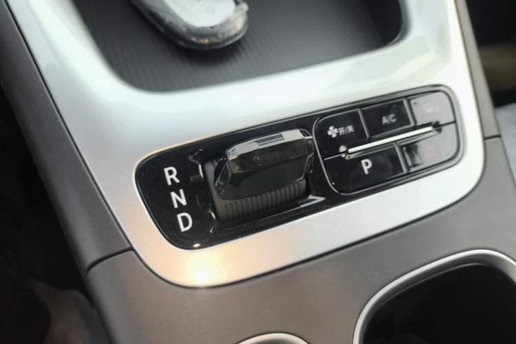 Used Geely Galaxy Geome 2026 Model 310km Youth Edition Gear Lever