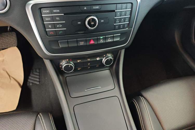 Used Mercedes-Benz GLA 2016 GLA 200 Sport Edition Gear Lever