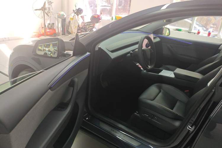 Used Tesla Model Y 2025 Rear-Wheel-Drive Version