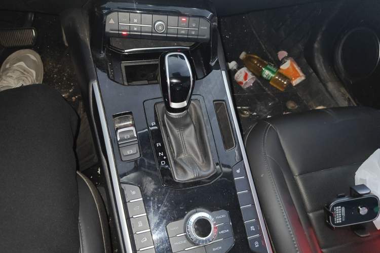 Used Wey VV7 2017 2.0T Ultra-Luxury Version Gear Lever