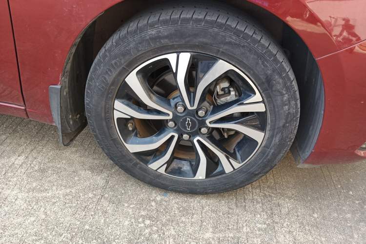 Used Chevrolet Monza 2019 RS 330T Automatic Comfort Edition China VI Standard Right Front Wheel Hub