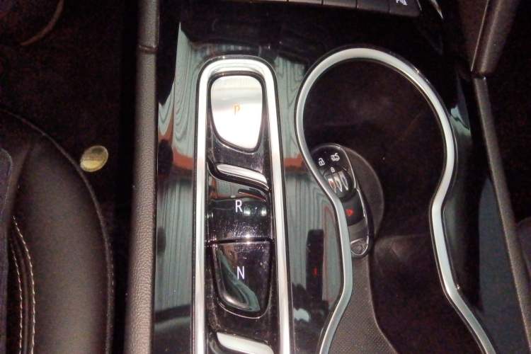 Used Buick Regal 2024 25T Deluxe Edition Gear Lever