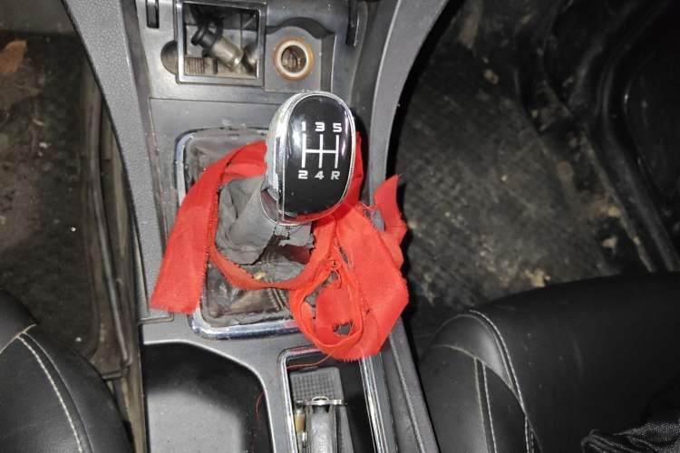 Used Geely Auto Emgrand 2017 Sedan Million Edition 1.5L Manual Upward Connect Version Gear Lever