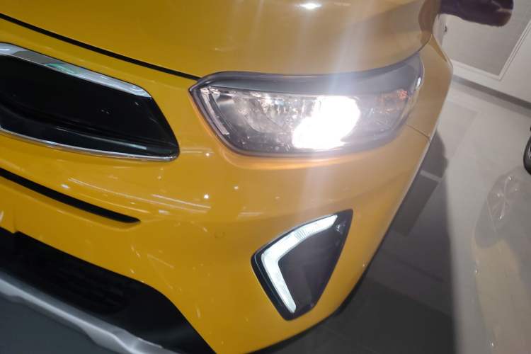 Used Kia kx1 Stonic 2021 1.4L CVT Fun & Sunroof Model Left Front Headlight