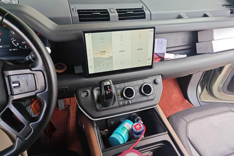 Used Land Rover Defender 2022 110 P400 X-DYNAMIC HSE Audio And AC Panel