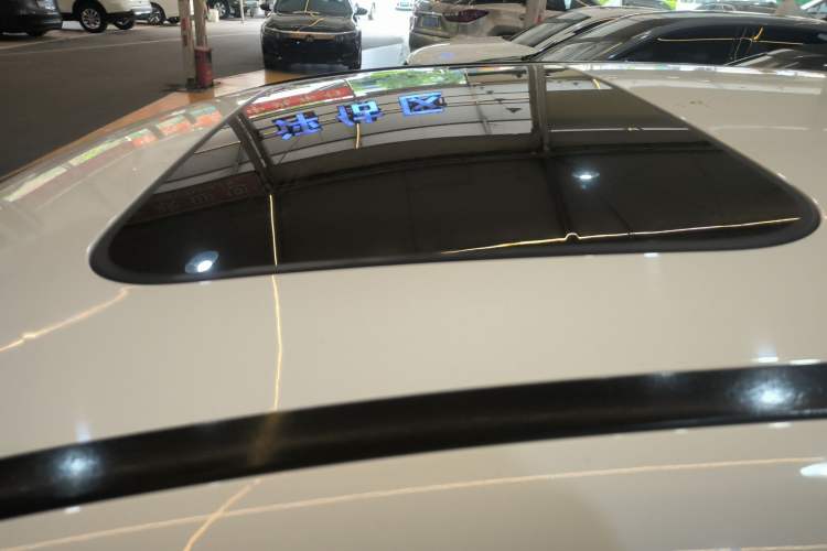 Used Mercedes-Benz E-Class 2016 E 300 L Sporty and Stylish Model Roof