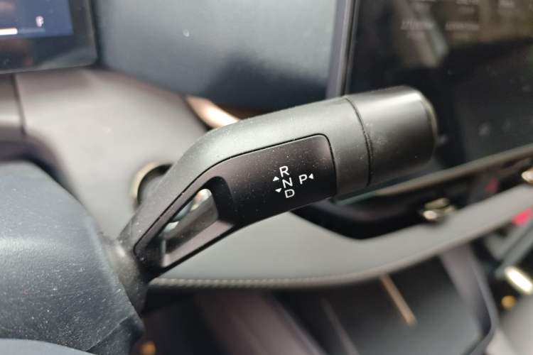 Used Lynk & Co 06 EM-P 2025 EM-P 126 Long-Range Halo Gear Lever