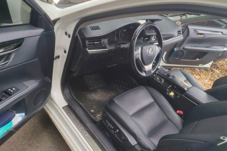 Used Lexus ES 2014 300h Comfort Edition