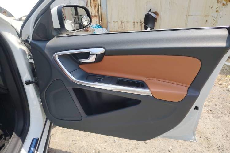 Used Volvo S60 2014 S60L 2.0T Zhiyuan Edition