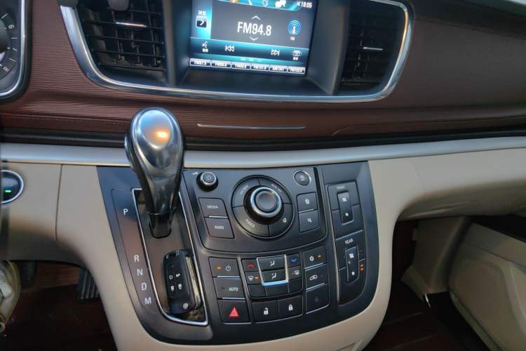 Used Buick GL8 2018 28T Luxury Model China VI Standard Audio And AC Panel