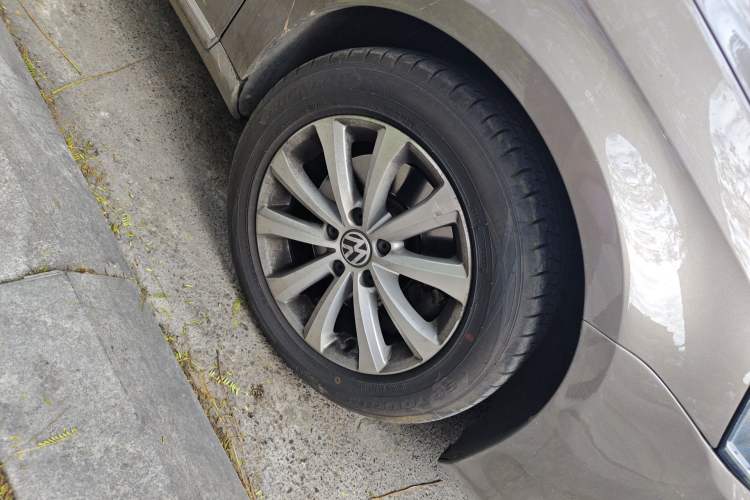 Used Volkswagen Magotan 2016 1.8TSI Smart Comfort Model Right Front Wheel Hub