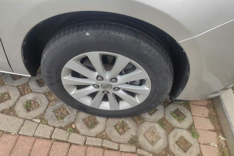 Used Buick GL8 2011 2.4L CT Luxury Business Comfort Edition Right Front Wheel Hub