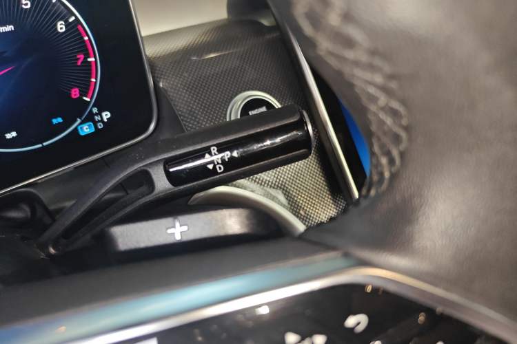 Used Mercedes-Benz GLC 2023 Facelift GLC 260 L 4MATIC Dynamic Version 5 Seats Gear Lever