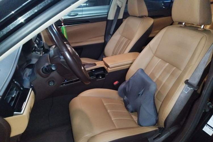 Used Lexus ES 2017 300h Mark Levinson Comfort Edition Left Front Seat