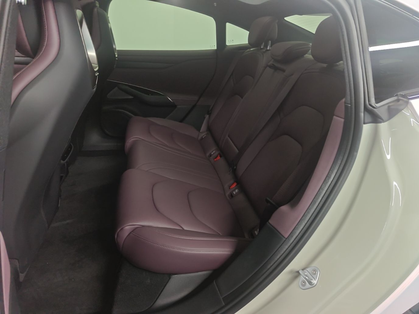 Xiaomi Auto SU7 2024 Rear-Drive Ultra-Long Range Advanced Pro-Level Intelligent Driving Version — снимка 20