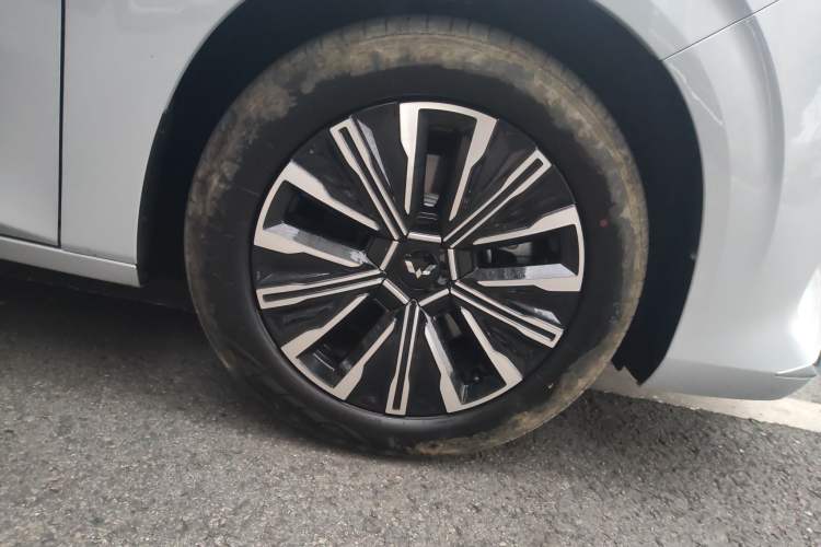 Used Wuling Wuling Starlight 730 2025 Model Plug-in Hybrid 125km Luxury Edition