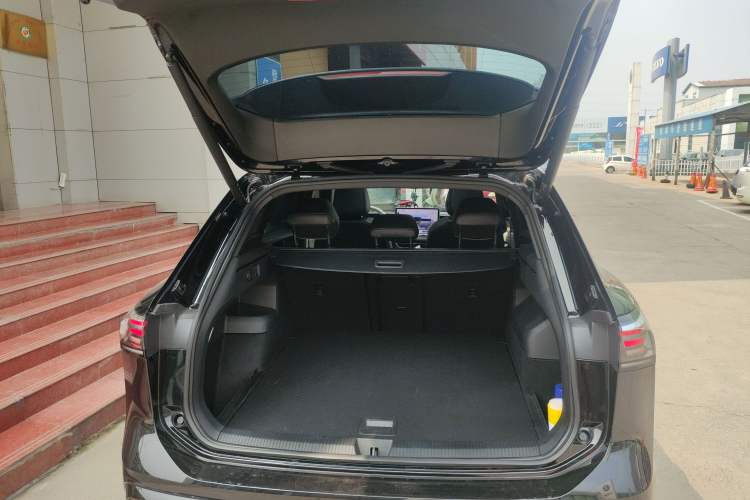 Used Volkswagen Tiguan L 2025 PRO 380TSI Two-Wheel-Drive R-Line Smart Edition
