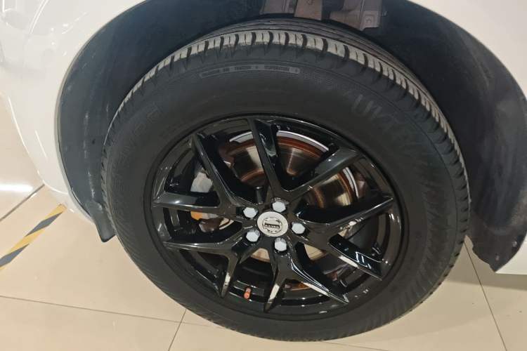 Used Volvo XC60 2021 T5 4x4 Smart Luxury Edition Left Front Wheel Hub