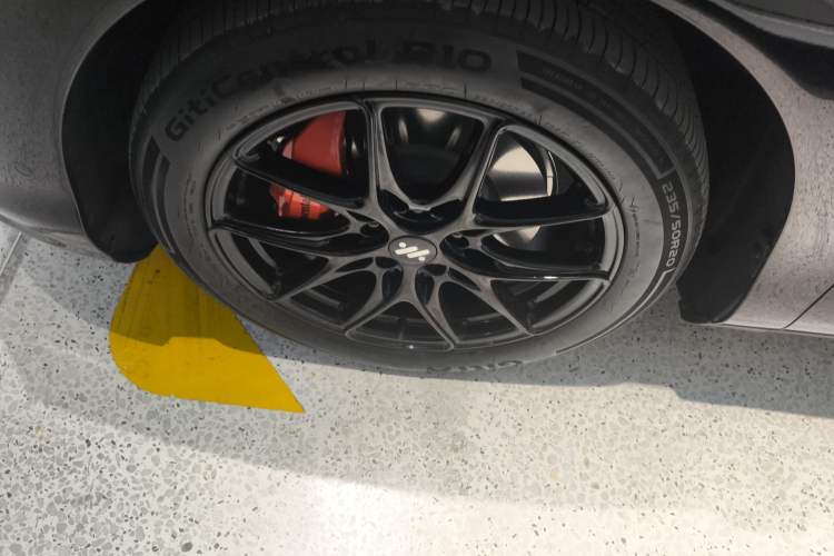 Used IM LS6 2026 Model Range-Extending 66 Max+ Left Front Wheel Hub