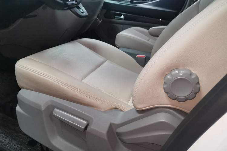 Used Ford Transit T8 2024 T8 2.3T Diesel Automatic Mid-Drive Mid-Roof 6-Seater Fully Equipped 2/2/2 Configuration