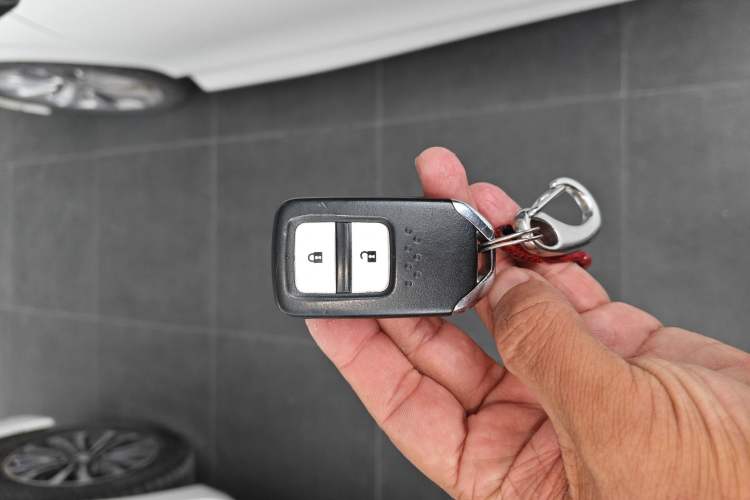 Used Honda Jade 2017 1.8L automatic Comfort version 5 seats Vehicle Key