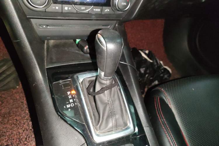 Used Mazda 3 Axela 2016 Sedan 1.5L Automatic Luxury Model
