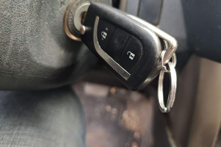 Used Toyota RAV4 2015 2.0L CVT Two-Wheel Drive Fashion Edition Vehicle Key