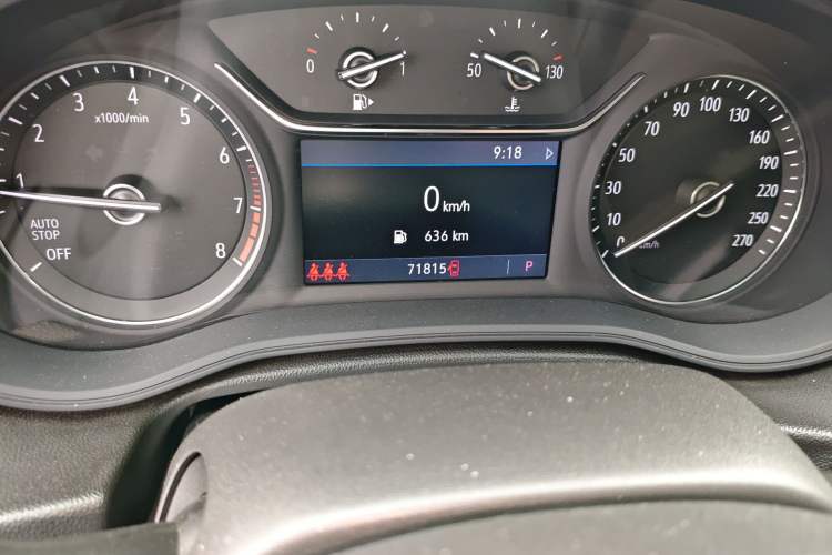 Used Buick Regal 2020 552T Elite Edition Odometer Close Up