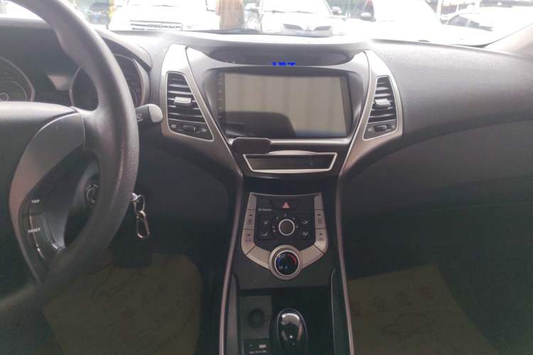 Used Hyundai Elantra (5th Generation / Langdong) 2016 1.6L Automatic Smart Version