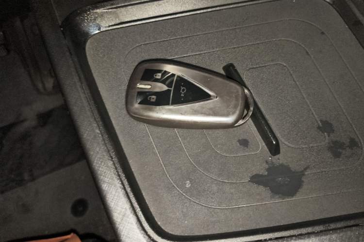 Used CHANGAN UNI-T 2022 1.5T Prestige Version Vehicle Key