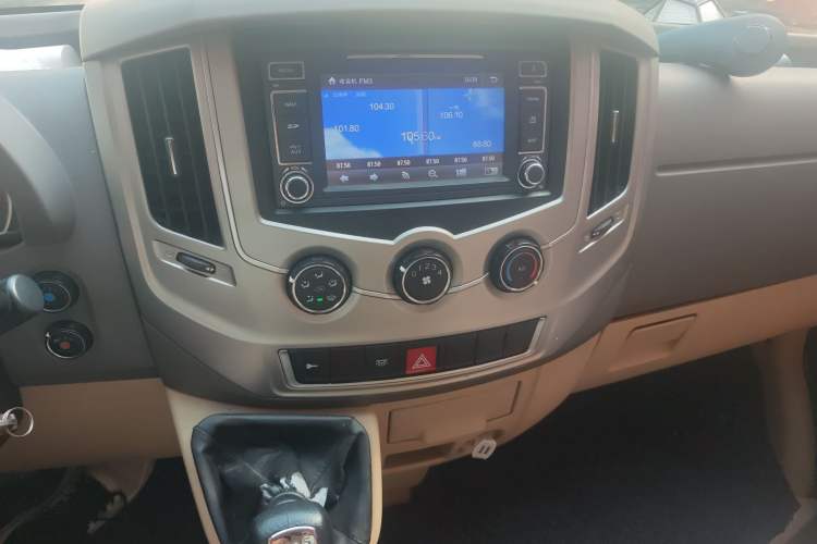 Used Dongfeng Yufeng 2016 2.5T Lingyun Edition Yulibao Premium Short Wheelbase Mid-Roof ZD25