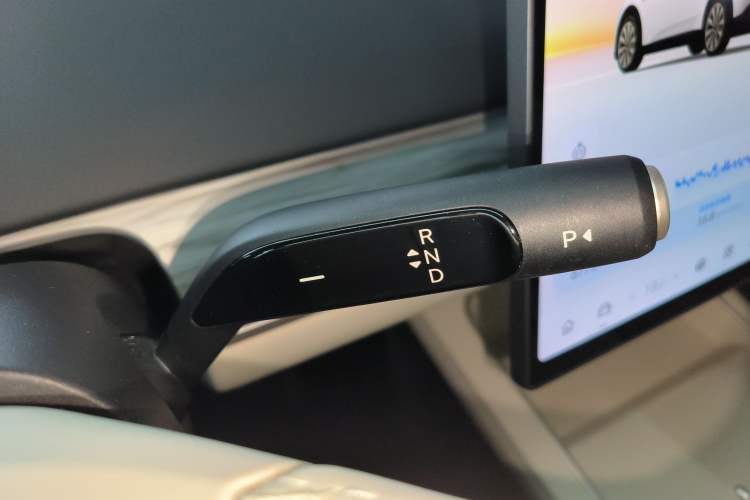 Used ONVO L60 2025 Model—60 kWh Rear-Wheel-Drive Version Gear Lever