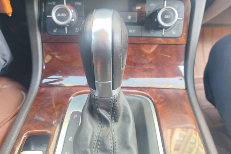 Used Volkswagen Touareg 2014 3.0 TSI New Edition
