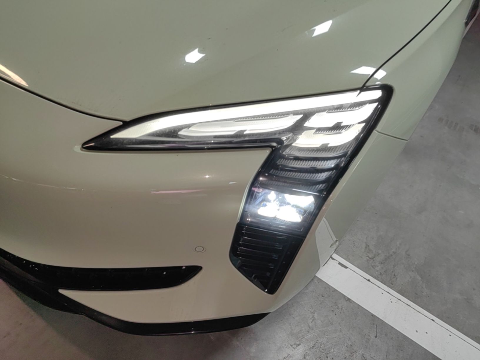 Hongqi EH7 2025 690 Smart Selection Edition — снимка 8