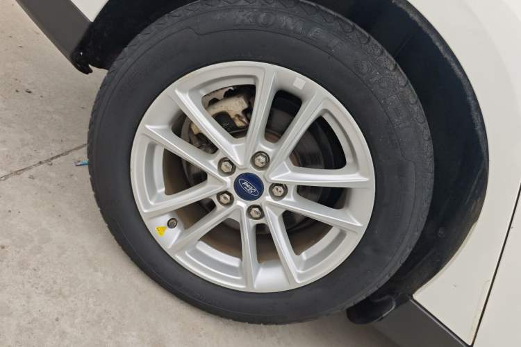 Used Ford Focus 2017 Sedan EcoBoost 125 Automatic Supreme Style SmartDrive Edition Right Rear Wheel Hub