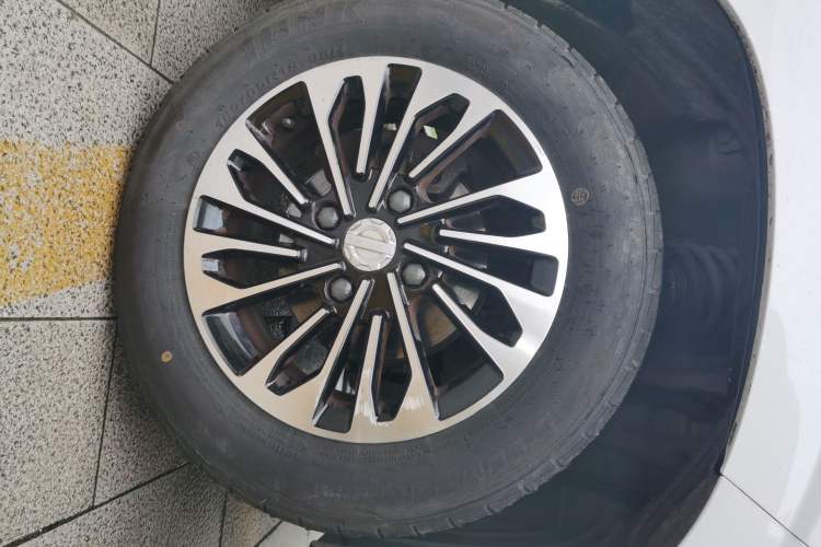 Used Dongfeng Fengon 380 2022 1.5L Comfort-Class Passenger Vehicle (Steel Spring) with 7 Seats
