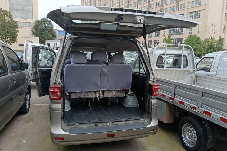 Used FORTHING Lingzhi 2024 M5L 1.5T Manual Base Model 7 Seats
