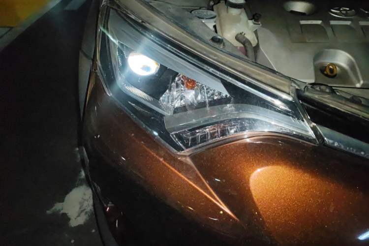 Used Toyota RAV4 2019 2.0L CVT Two-Wheel Drive Fashion X Limited Edition China VI Standard
