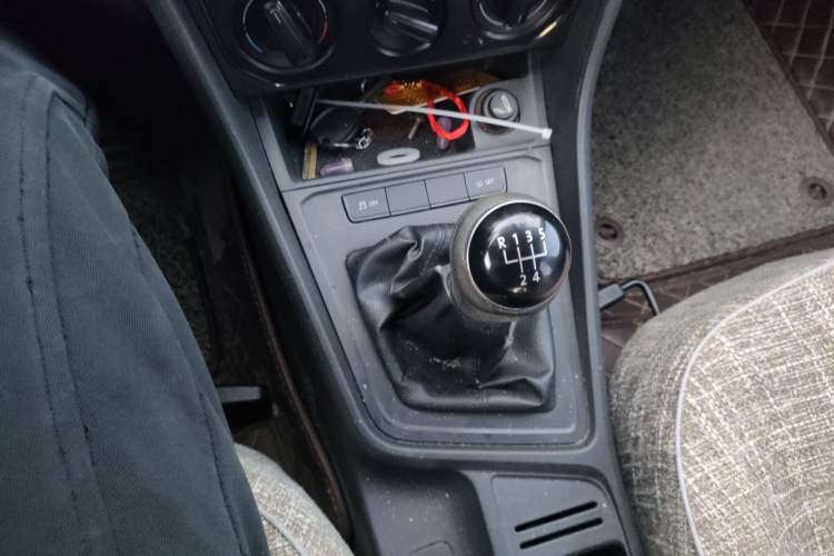 Used Volkswagen Gran Lavida 2015 1.6L Manual Fashion Edition Gear Lever