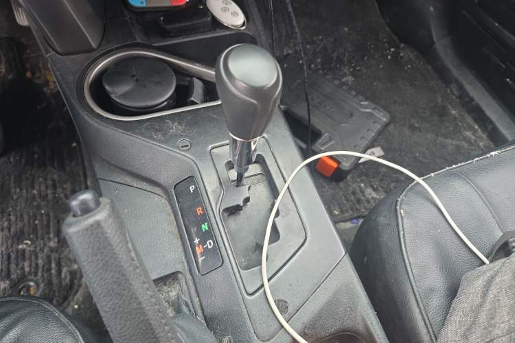 Used Toyota RAV4 2016 2.0L CVT Two-Wheel Drive Fashion Edition China V Standard Gear Lever