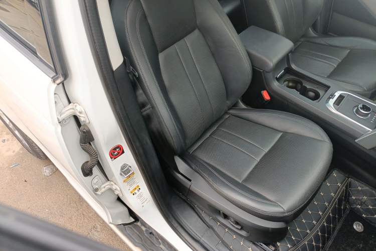 Used Land Rover Discovery Sport 2017 2.0T SE Right Front Seat