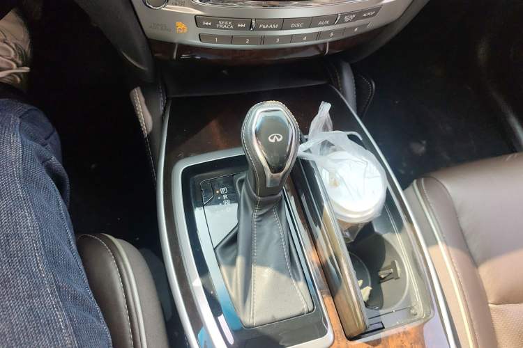 Used Infiniti QX60 2018 2.5 S/C Hybrid Two-Wheel-Drive Champion Family Edition Gear Lever